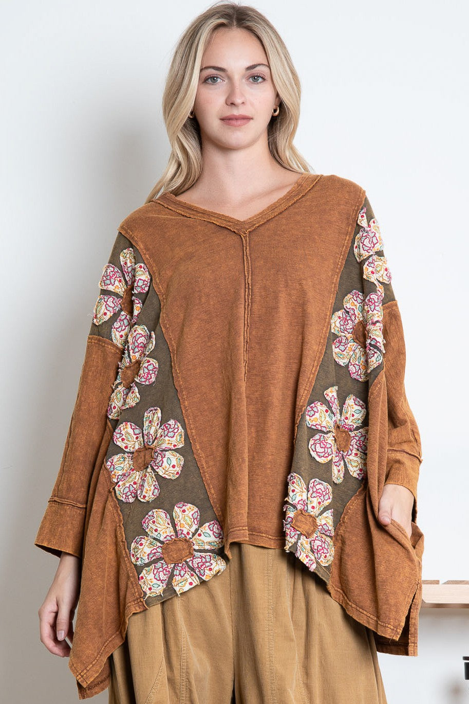 Popping Up Daisies Patchwork Top in Mocha