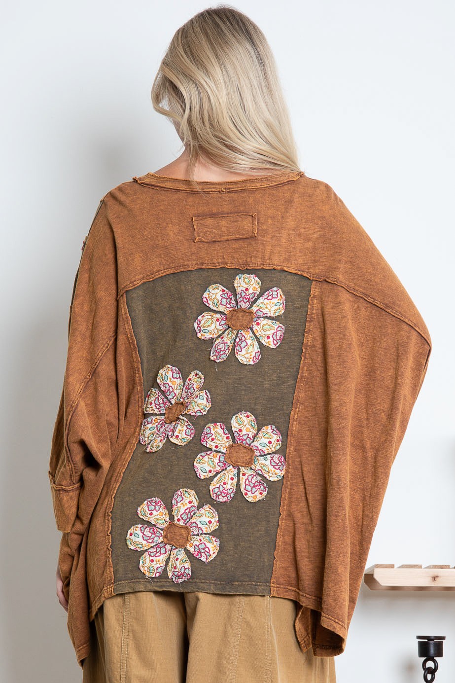 Popping Up Daisies Patchwork Top in Mocha