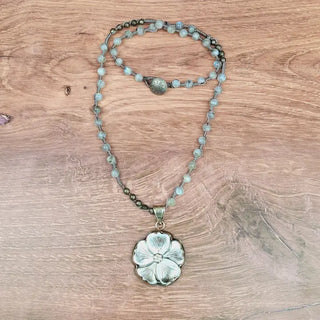 Mother of Pearl Flower Tibetan Pendant Beaded Necklace
