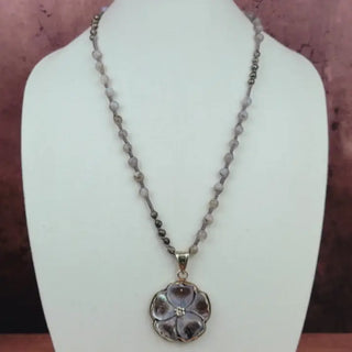 Mother of Pearl Flower Tibetan Pendant Beaded Necklace