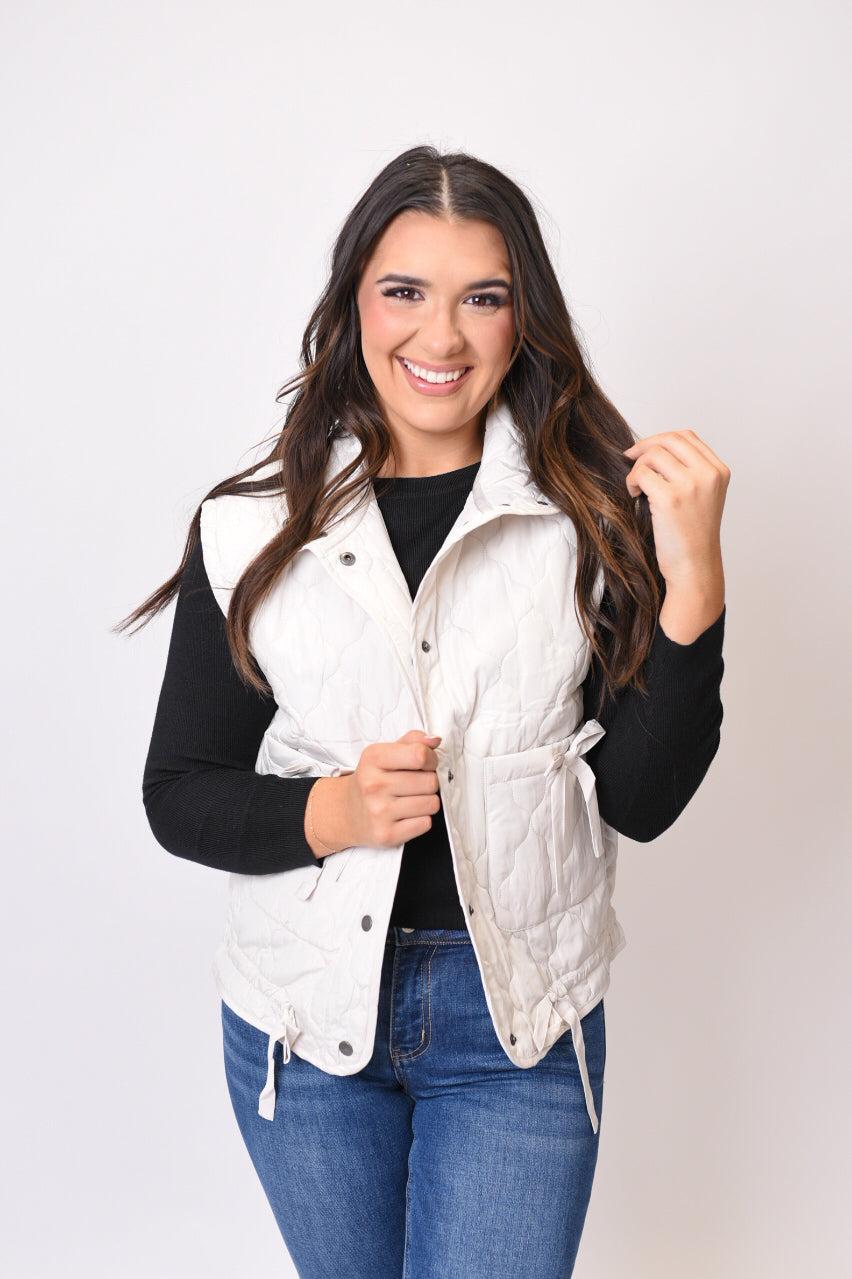 Caffeine Run Quilted Vest in Champagne