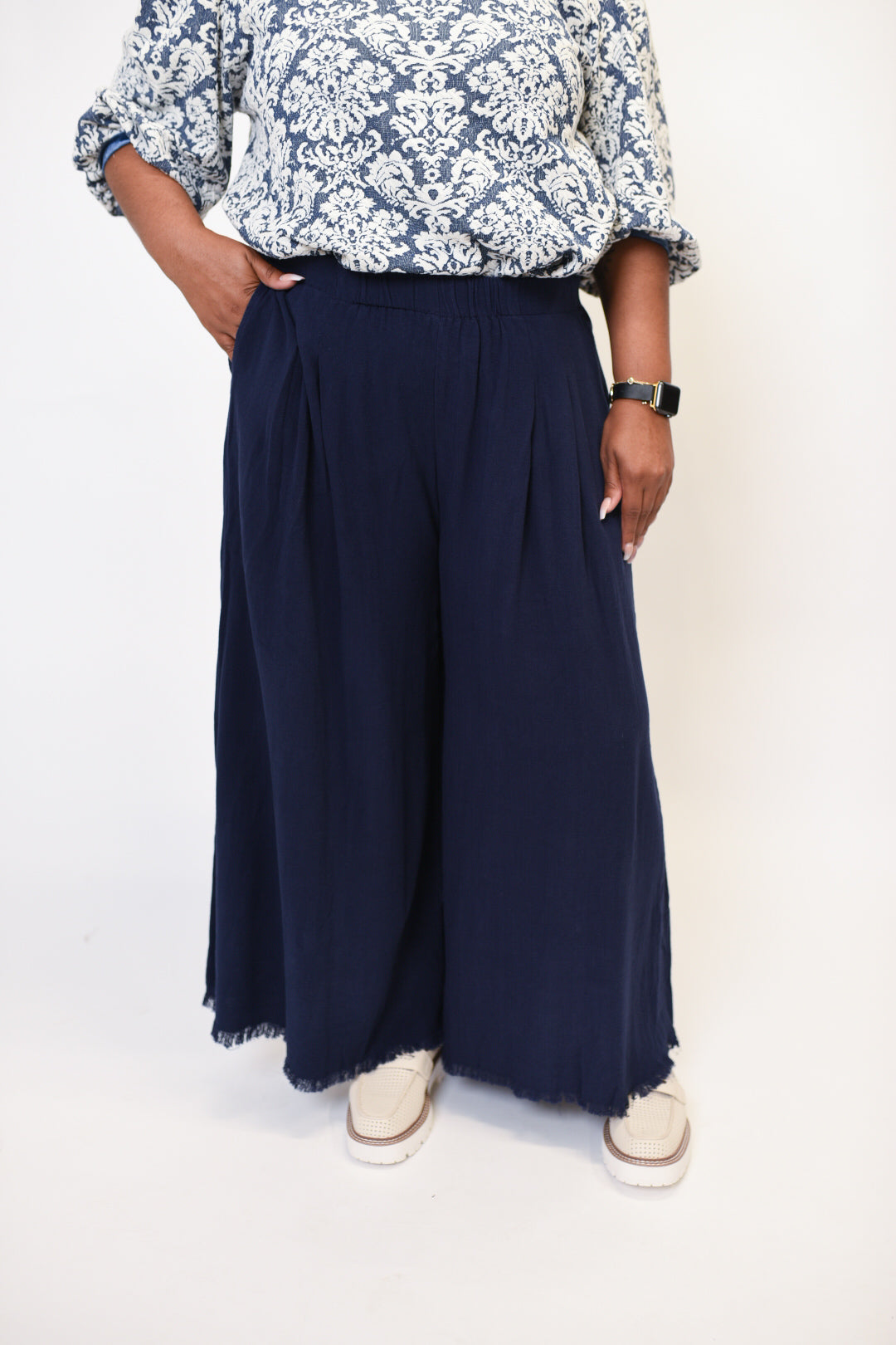 Perfect Pleats Linen Blend Pants in Navy